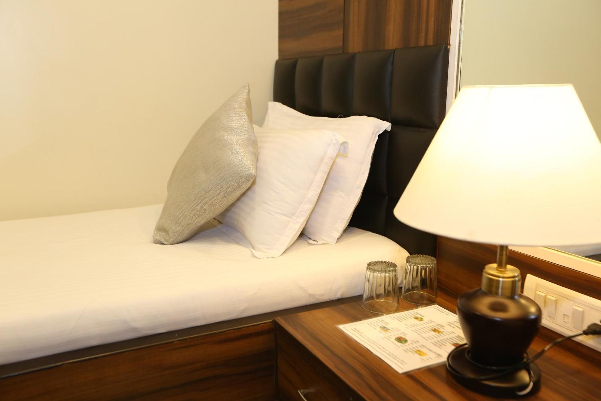 Gulf Hotel Mumbai- The Boutique Hotel Colaba Mumbai Eksteriør bilde